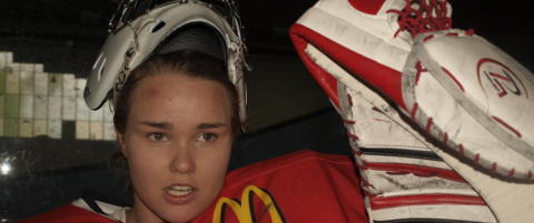 Tre s�sken dro for � pr�ve ishockey, kun en fire�ring ble igjen i ishallen