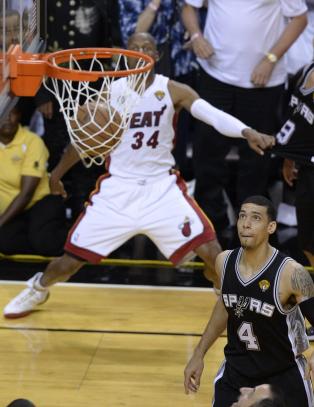 Denne trepoengeren reddet spenningen i NBA-finalen