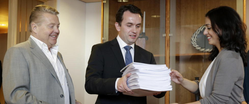 Oslos OL-dr�m er overlevert til kulturministeren