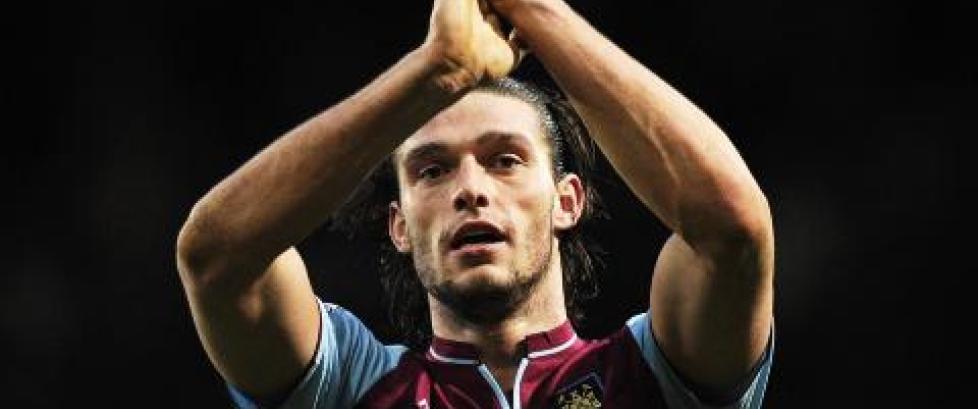 Carroll skrev under p� seks�rskontrakt med West Ham