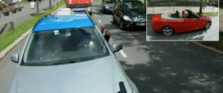 Her f�r syklisten nok av aggressive bilister og stopper midt i Oslo-trafikken