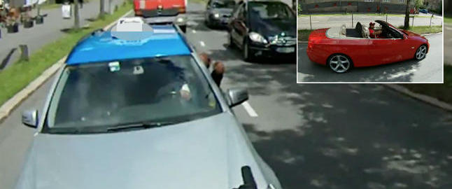 Her f�r syklisten nok av aggressive bilister og stopper midt i Oslo-trafikken
