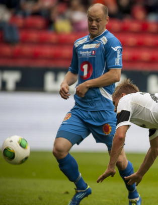 Hakekors-banner ble hengt opp p� Lerkendal under cupkamp