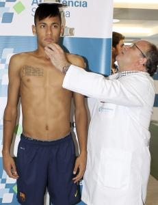Neymar er veid og funnet for lett av Barcelona