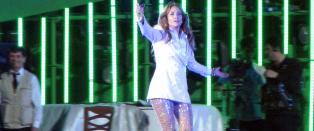 - J-Lo ber om unnskyldning etter bursdagssang til omstridt leder