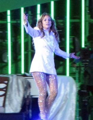 - J-Lo ber om unnskyldning etter bursdagssang til omstridt leder