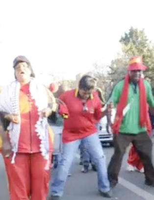 Her danser de for Mandelas helse