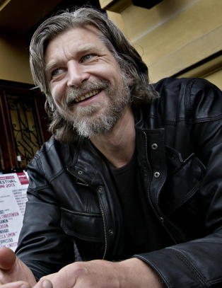 Knausgård og Nesbø nominert til prestisjefylt litteraturpris