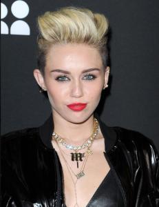 Derfor kvittet Miley seg med de lange lokkene