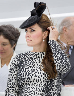 - Gravide hertuginne Kate hastekjørt til London