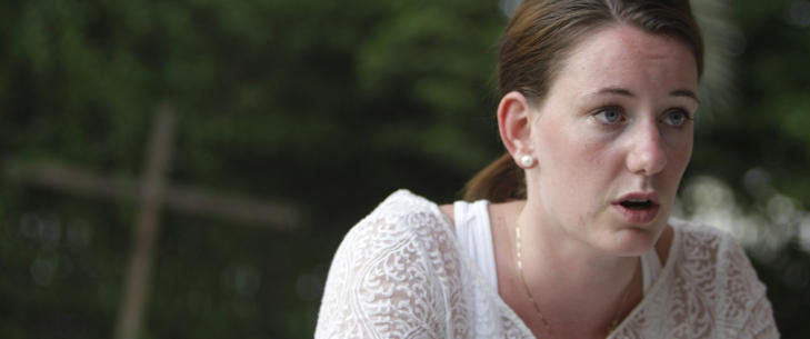 BENÅDET: Marte Deborah Dalelv (24) (bak) ble i dag benådet og kan reise hjem. Foto: AP / Kamran Jebreili / NTB scanpix BENÅDET: Marte Deborah Dalelv (24) (bak) ble i dag benådet og kan reise hjem. Foto: AP / Kamran Jebreili / NTB scanpix