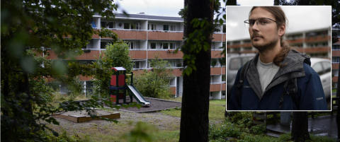 - Før lekte alle barna i her. Nå holder de seg unna