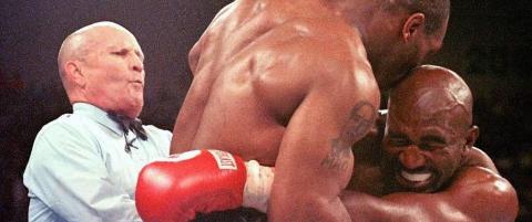 For 16 år siden beit Tyson av øret hans. Nå kan Holyfield få revansje