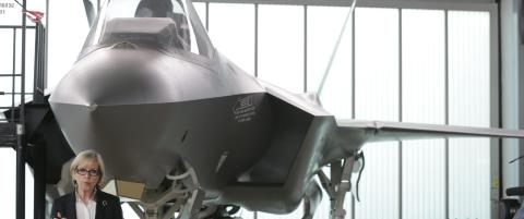 Forsvaret må kutte i ubåter, uniformer, våpen, helikoptre og panservogner