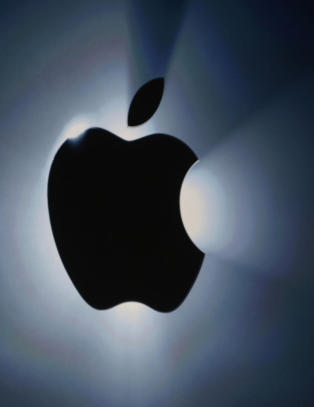 - Arbeiderne som lager Apples nye «billig-Iphone» må betale for å få jobbe