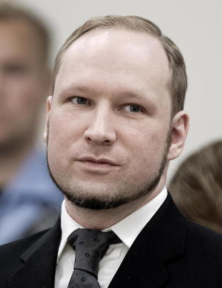Breivik vurderer gå til sak mot isolasjon i fengselet