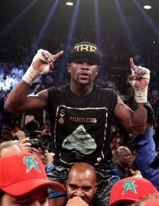 Fikk kritikk av Floyd Mayweather, nå slutter hun som boksedommer etter 22 år