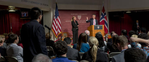 Harvard-studentene ville ha Frp-svar fra Jens