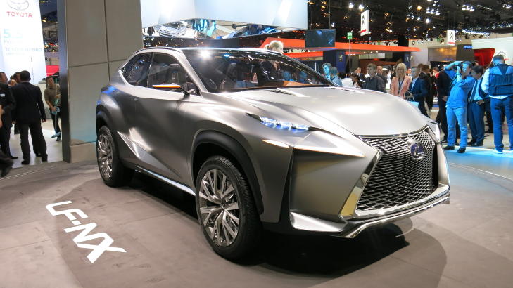 MINDRE SUV: Toyota og Lexus skal lansere hele 15 nye eller fornyede modeller innen utgangen av 2015. Blant annet en mindre Lexus-SUV. Foto: Martin Jansen MINDRE SUV: Toyota og Lexus skal lansere hele 15 nye eller fornyede modeller innen utgangen av 2015. Blant annet en mindre Lexus-SUV. Foto: Martin Jansen