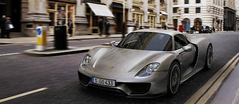 SUPERHYBRID: Porsche 918 Spyder er en ytelseshybrid av den helt ekstreme sorten. Den produseres i en begrenset serie, og tas til Norge på bestilling. Pris: Over seks millioner kroner. Foto: Porsche SUPERHYBRID: Porsche 918 Spyder er en ytelseshybrid av den helt ekstreme sorten. Den produseres i en begrenset serie, og tas til Norge på bestilling. Pris: Over seks millioner kroner. Foto: Porsche
