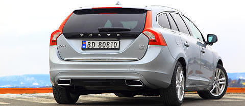KOSTBAR: Ladbare Volvo V60 har vært en avgiftsvinner de siste årene, men den er likevel vesentlig tyngre avgiftsbelagt enn en dieselversjon som slipper ut mer CO2. Foto: Egil Nordlien, HM Foto KOSTBAR: Ladbare Volvo V60 har vært en avgiftsvinner de siste årene, men den er likevel vesentlig tyngre avgiftsbelagt enn en dieselversjon som slipper ut mer CO2. Foto: Egil Nordlien, HM Foto