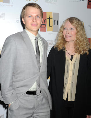 Mia Farrow hadde et forhold til Woody Allen og Frank Sinatra - samtidig