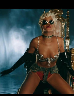 Kaller Rihannas seneste stunt for «pornografisk», «avskyelig» og «uanstendig»