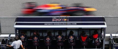 24 menn i et vindusløst rom er hemmeligheten bak Red Bulls Formel 1-suksess