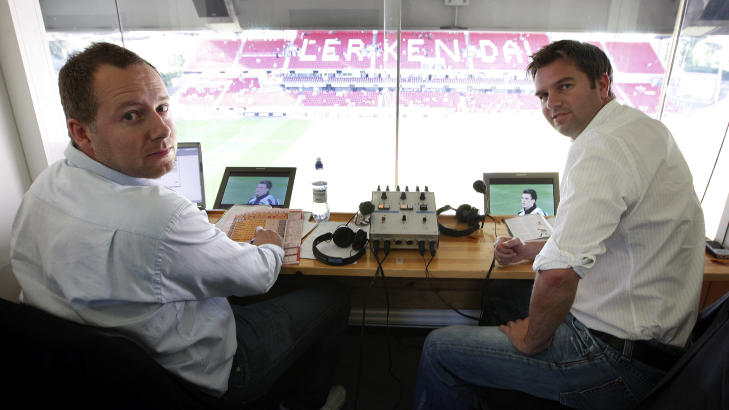 FRA FOTBALL TIL MMA: TV2-kommentator Morten Langli (t.v.) er kjent fra fotballen. Nå blir han også kanalens MMA-ansikt utad. Her med Petter Myhre.
Foto: Gorm Kallestad / SCANPIX FRA FOTBALL TIL MMA: TV2-kommentator Morten Langli (t.v.) er kjent fra fotballen. Nå blir han også kanalens MMA-ansikt utad. Her med Petter Myhre.
Foto: Gorm Kallestad / SCANPIX