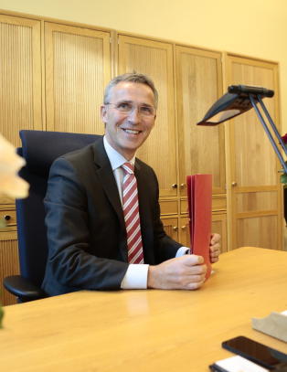 Her er Stoltenberg på jobb som opposisjonsleder for første gang.