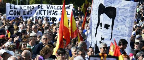 Statsminister Mariano Rajoy i Spania skjelles ut som «forræder» fordi han godtar en dom som han er imot.