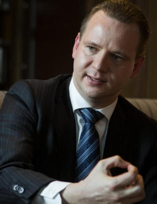 Spår børsoppgang, men ser to ting som kan velte lasset