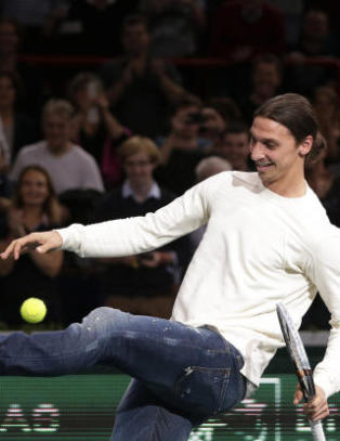 Det Djokovic gjør med en tennisball, gjør i alle fall ikke Zlatan etter ham