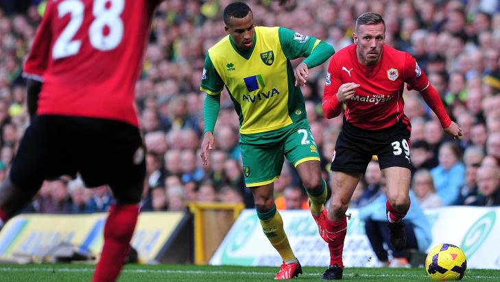 OMSTRIDT Craig Bellamy og Verheijen utviklet et spesielt, profesjonelt forhold. Her i aksjon mot Norwich g Martin Olsson for Cardiff City. AFP PHOTO/CARL COURT OMSTRIDT Craig Bellamy og Verheijen utviklet et spesielt, profesjonelt forhold. Her i aksjon mot Norwich g Martin Olsson for Cardiff City. AFP PHOTO/CARL COURT