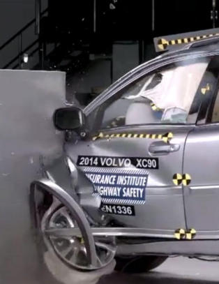 Volvo XC90 i tøff krasjtest