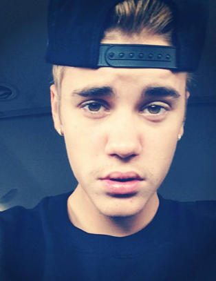 Raste mot Bieber da han slepte det argentiske flagget langs scenegulvet