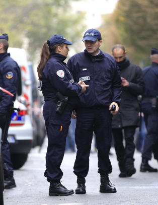 Politiet i Paris jakter våpendesperado