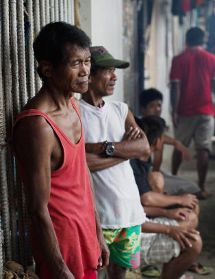600 fanger rømte i en masseflukt da supertyfonen Haiyan slo til. Nå har nesten halvparten kommet tilbake
