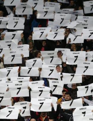 Tusenvis av Real Madrid-fans hyllet skadet Cristiano Ronaldo i går