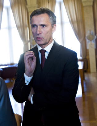 - Stoltenberg er opptatt av fortida, vi tenker på framtida