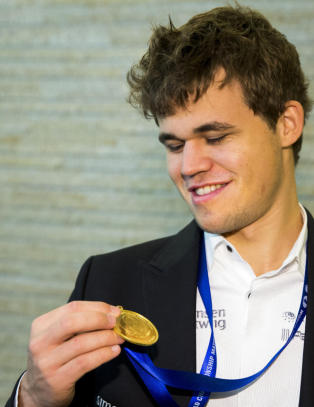 - Magnus Carlsen er årets navn!
