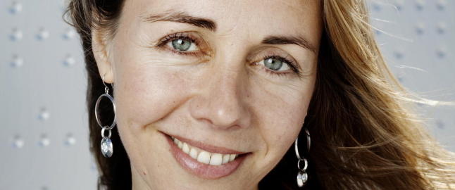 Hun har skrevet en intens thriller om olje og menneskehandel