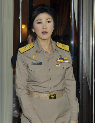 Yingluck åpner dørene og
bruker kongen og utlandet