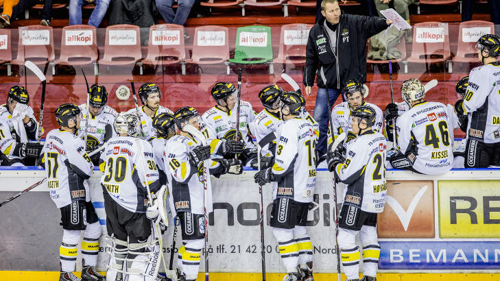 I FORM: Stavanger Oilers-spillerne ligger på andreplass i Get-ligaen og valgte nye treningsmetoder i dag.
Foto: Stian Lysberg Solum / NTB scanpix I FORM: Stavanger Oilers-spillerne ligger på andreplass i Get-ligaen og valgte nye treningsmetoder i dag.
Foto: Stian Lysberg Solum / NTB scanpix