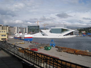 BJØRVIKA 2008: Operaen er blitt Innviks nye nabo, og dermed steg også leieprisene på Oslo havn. FOTO: GEIR BØLSTAD/DAGBLADET. BJØRVIKA 2008: Operaen er blitt Innviks nye nabo, og dermed steg også leieprisene på Oslo havn. FOTO: GEIR BØLSTAD/DAGBLADET.