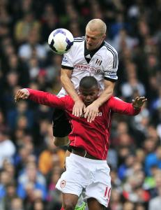 Hangeland operert i London - ute i seks nye uker