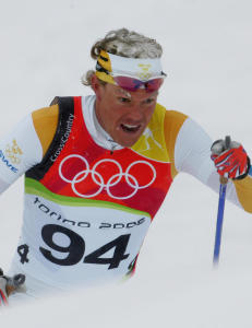 Tidligere svensk skistjerne måtte hasteoperere pungen etter mistanke