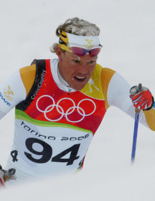 Tidligere svensk skistjerne måtte hasteoperere pungen etter mistanke
