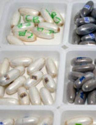 Kjæresten orket ikke å svelge heroin- og kokainkulene, gjemte dem i trusa og BH-en i stedet