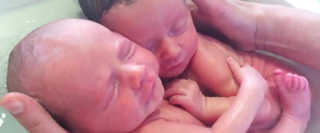 13 millioner har sett tvillingene gjenoppleve livet i mors mage